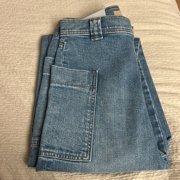 Joe’s Jeans THE PHEOBE
HIGH RISE PATCH POCKET BARREL LEG - Picture 6 of 6